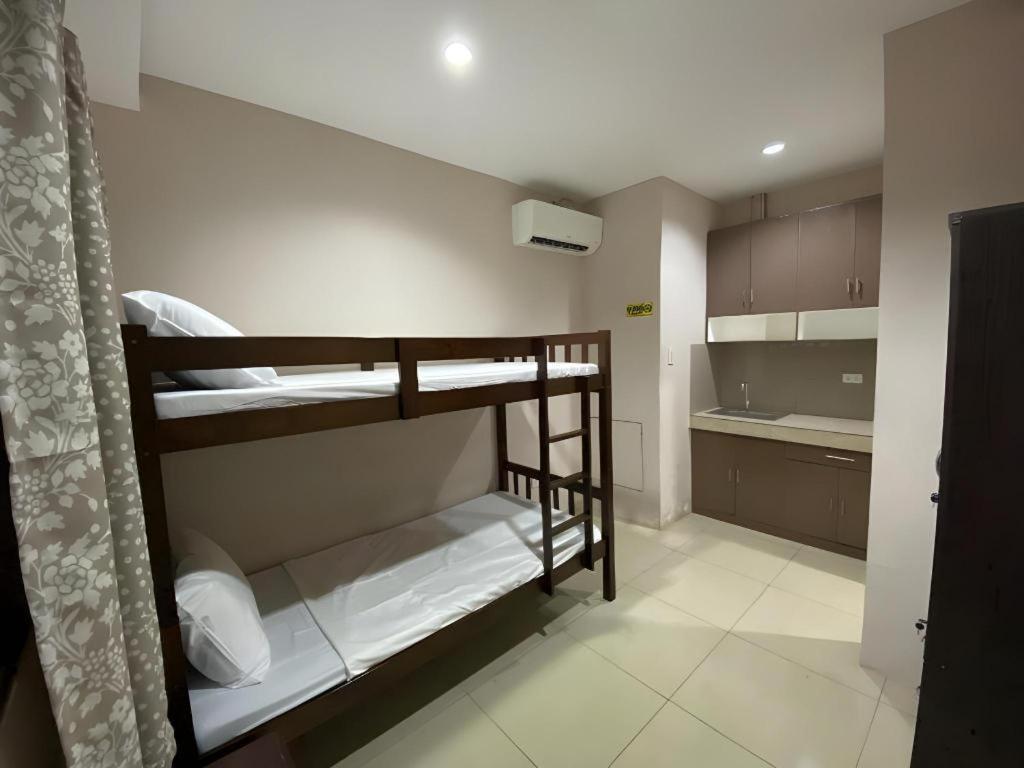 מנילה Oyo 766 Ichehan Apartments מראה חיצוני תמונה