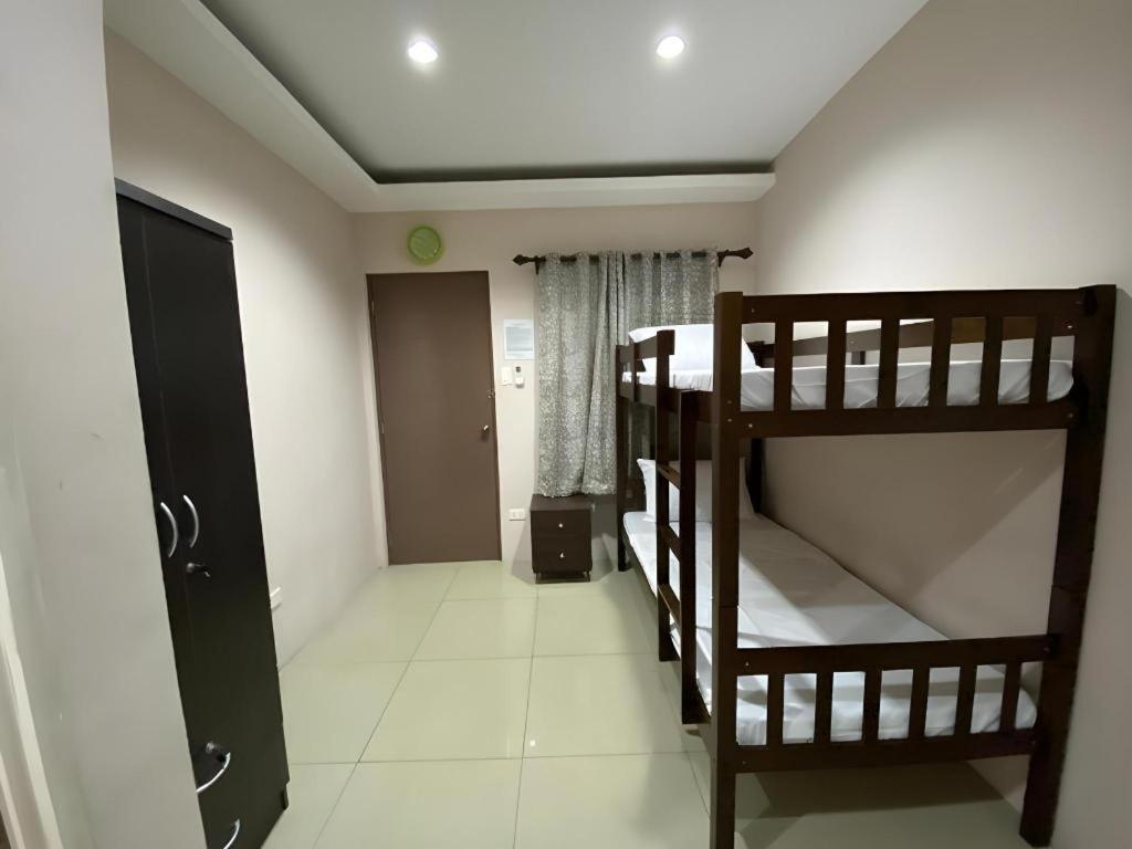 מנילה Oyo 766 Ichehan Apartments מראה חיצוני תמונה